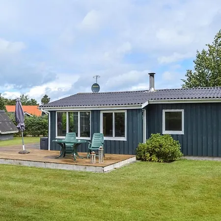 בית נופש 2 Bedroom Lovely In