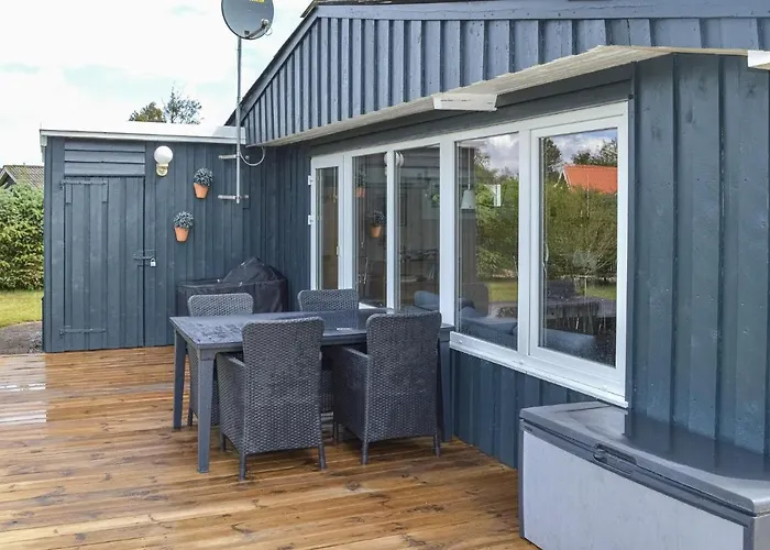 בית נופש 2 Bedroom Lovely In *