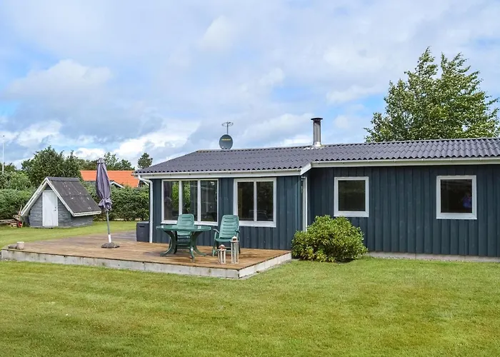 בית נופש 2 Bedroom Lovely In